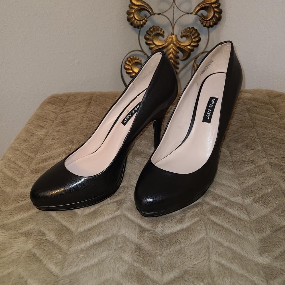 Nine West Black Leather Heels Size 8.5